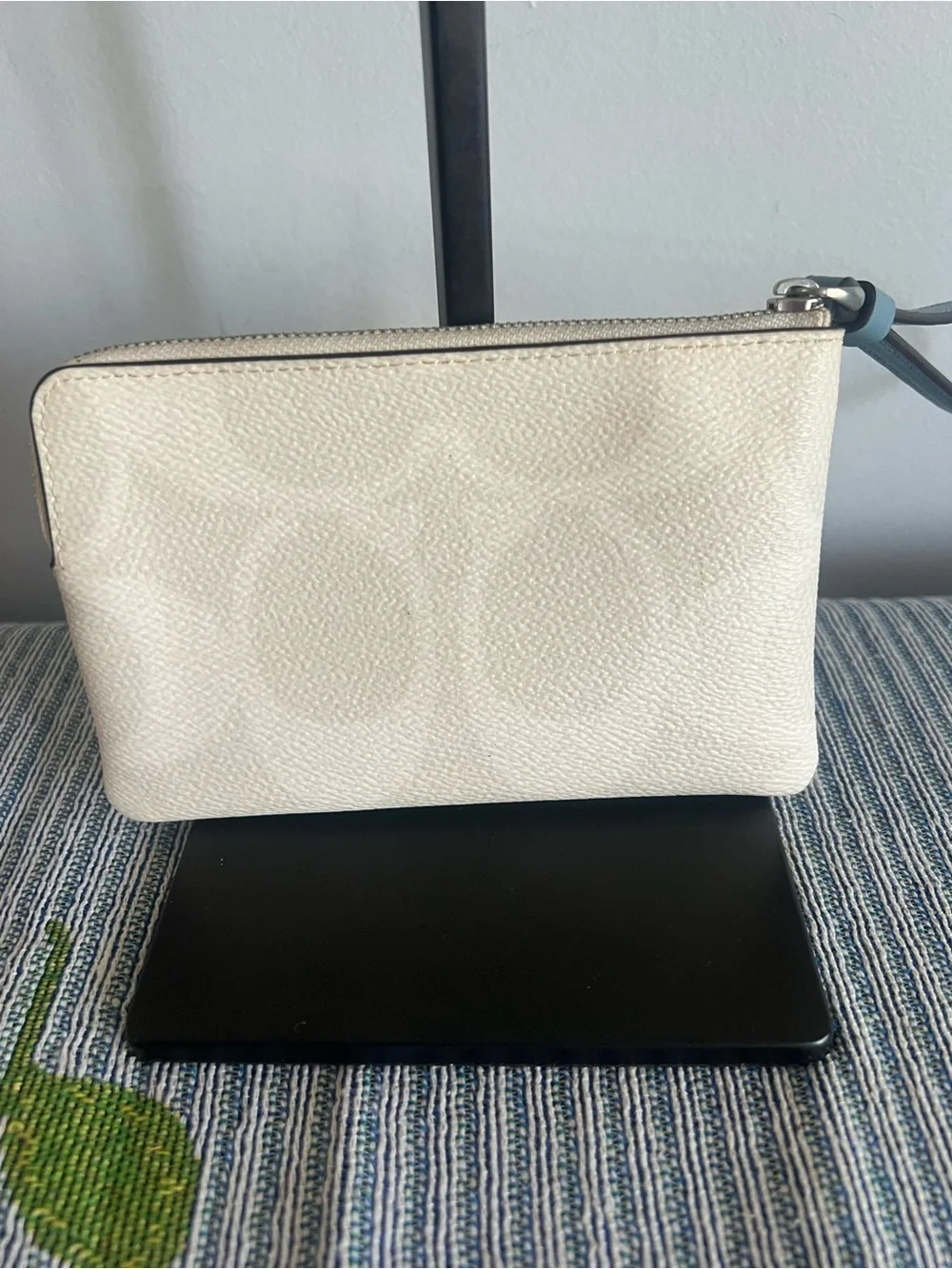 Coach New York Cream Wristlet with Blue Logo 2024 - Picture 3 of 9